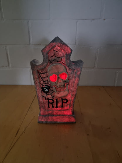 Halloween Dekofigur LED Farbwechsel 29 cm Geist Skelett Wichtel Grabstein RIP