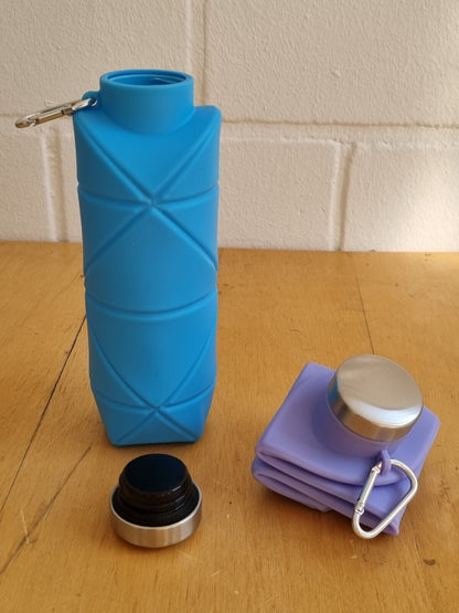 Faltbare Silikon-Trinkflasche mit Karabiner und Metalloptik-Verschluss Blau Lila