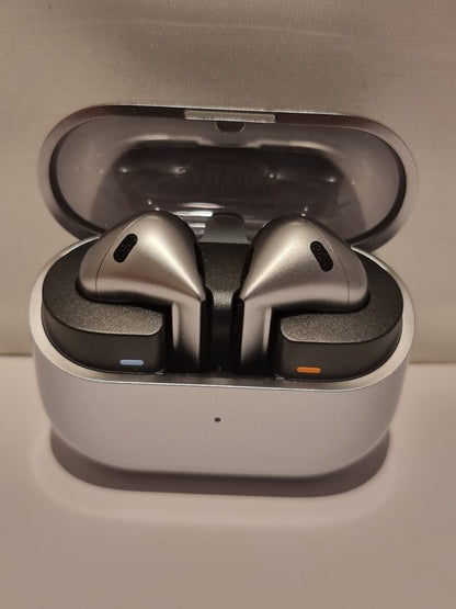 Samsung Galaxy Buds3 SM-R530, Silber Kopfhörer Neuwertig