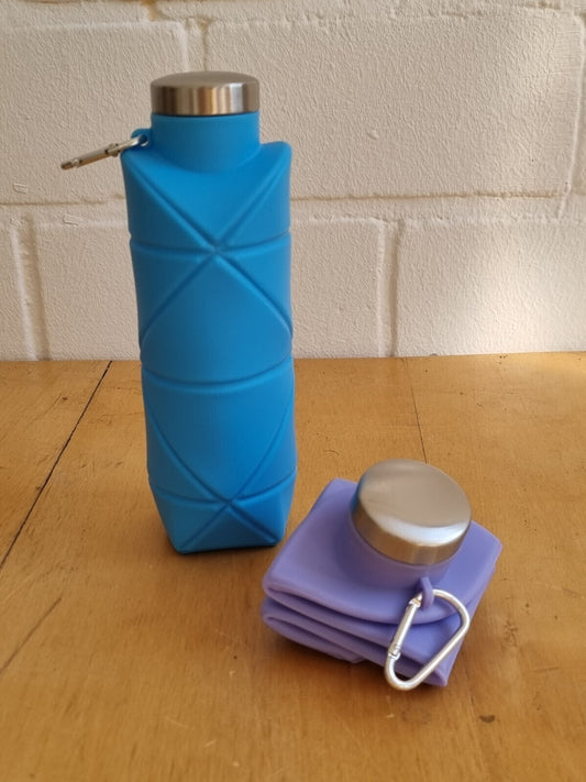 Faltbare Silikon-Trinkflasche mit Karabiner und Metalloptik-Verschluss Blau Lila
