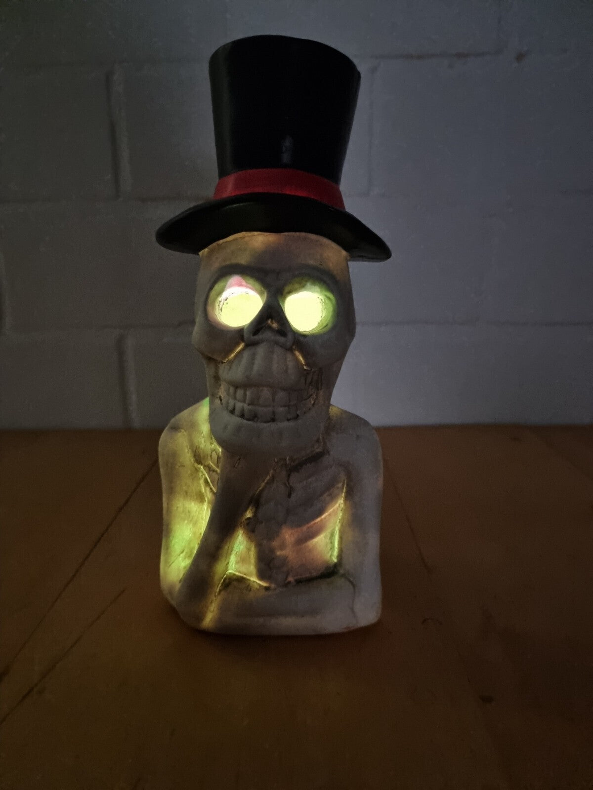 Halloween Dekofigur LED Farbwechsel 29 cm Geist Skelett Wichtel Grabstein RIP