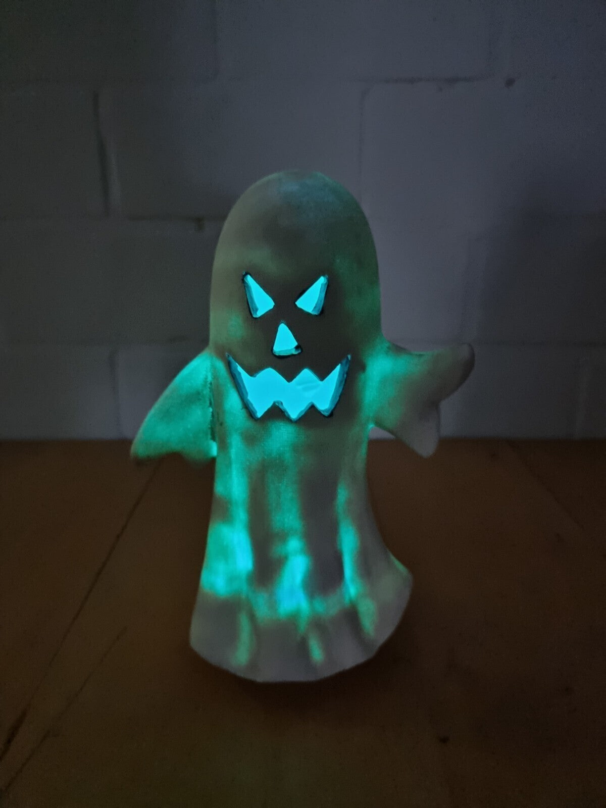 Halloween Dekofigur LED Farbwechsel 29 cm Geist Skelett Wichtel Grabstein RIP
