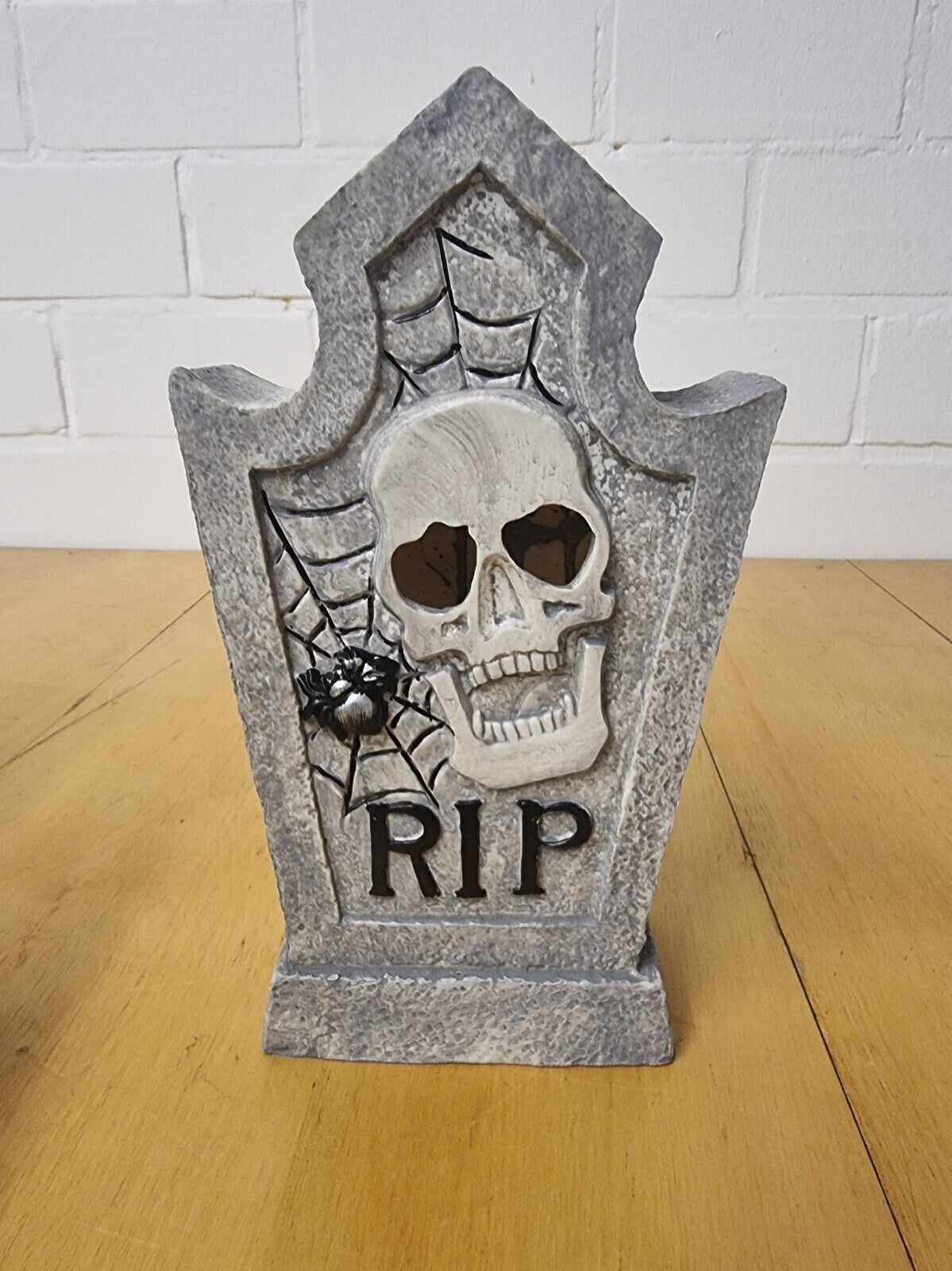 Halloween Dekofigur LED Farbwechsel 29 cm Geist Skelett Wichtel Grabstein RIP