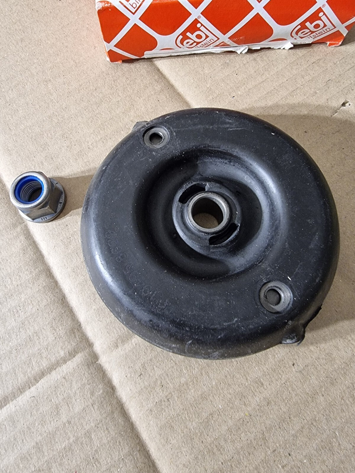 febi bilstein Federbeinstützlagersatz 37851 mit Kugellager & Mutter – 1 Stück