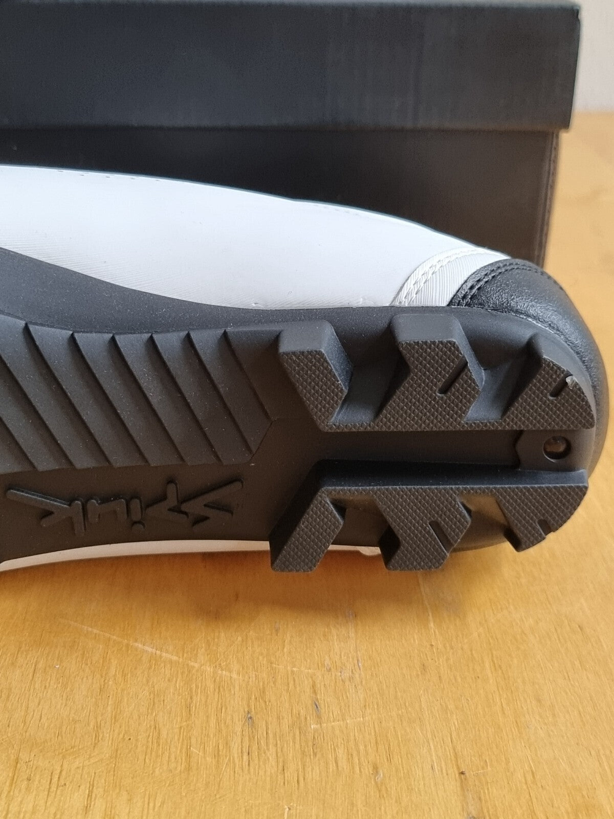 Spiuk Mountainbike-Schuh mit BOA-Drehverschluss, weiß, Größe 46