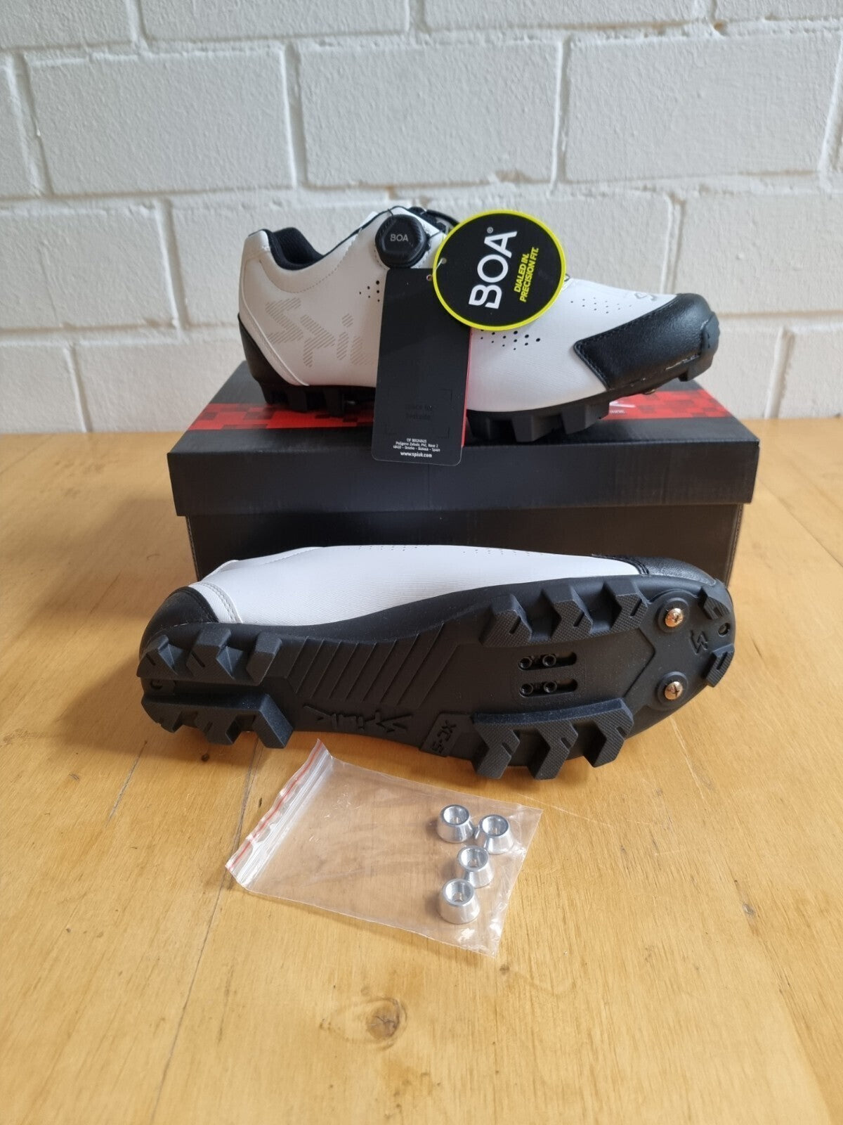 Spiuk Mountainbike-Schuh mit BOA-Drehverschluss, weiß, Größe 46